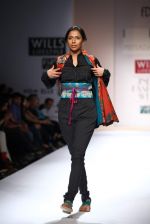 Model walks the ramp for Priyadarshini Rao, Sonam Dubal at Wills Lifestyle India Fashion Week Autumn Winter 2012 Day 4 on 18th Feb 2012 (36).JPG